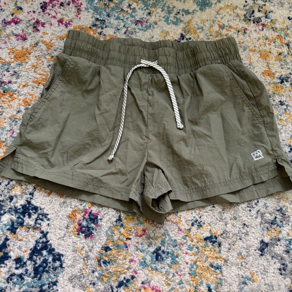 Avalanche Outdoor Supply Co Shorts Women's Small Performance Army Green Relaxed